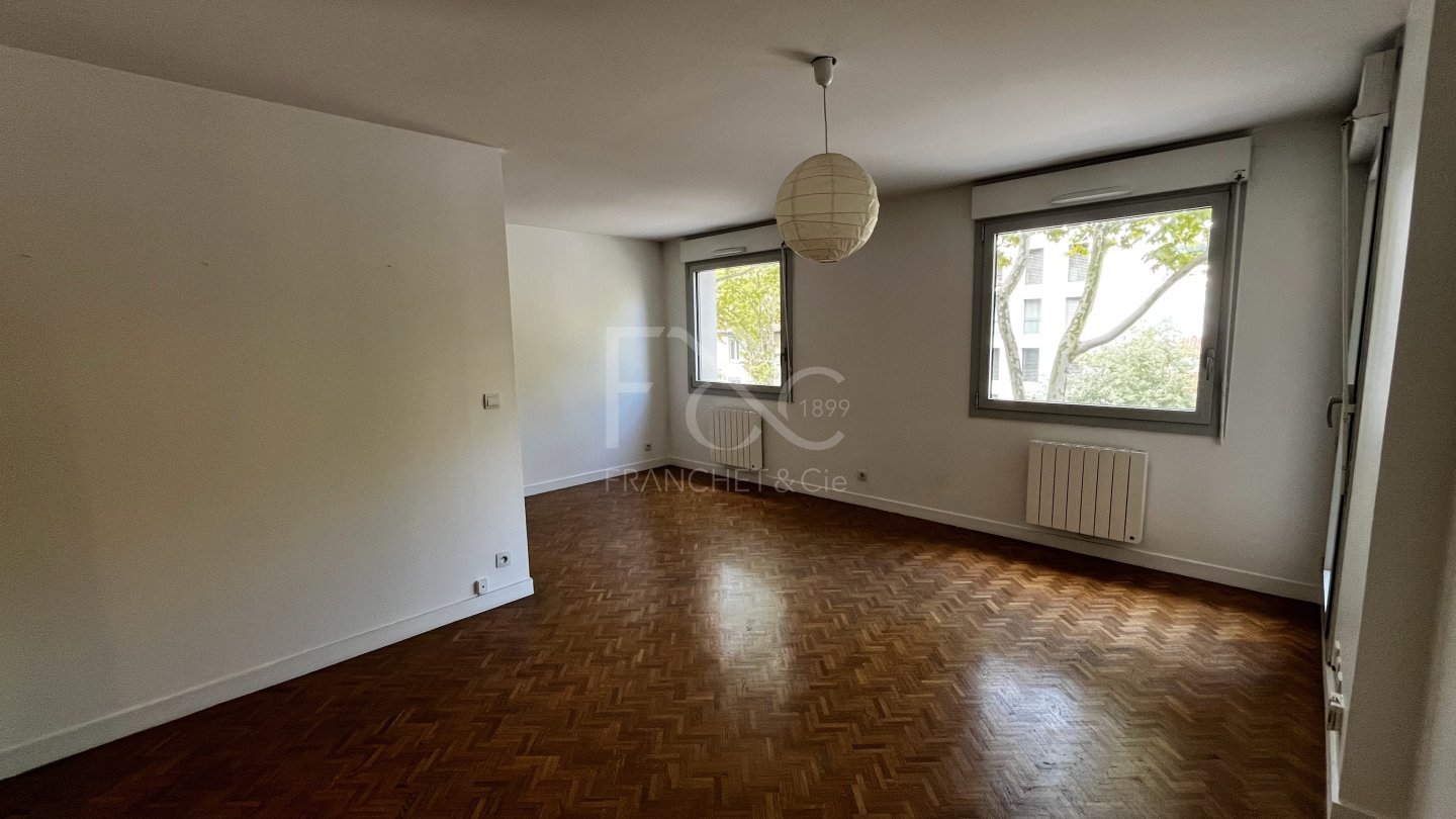 APPARTEMENT T2 A LOUER - LYON 2EME ARRONDISSEMENT - 56.61 m2 - 996€ charges comprises par mois