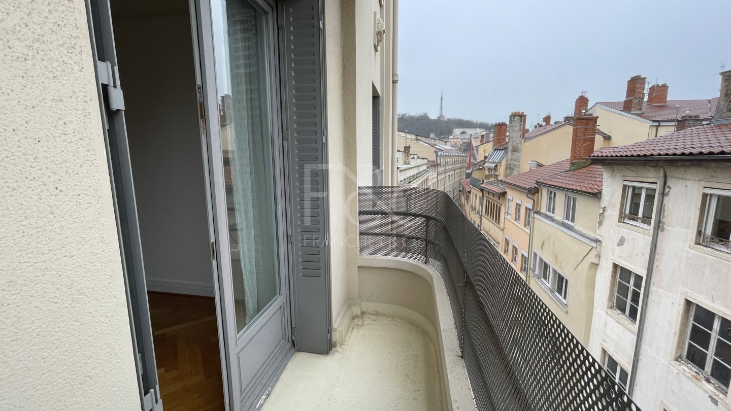 APPARTEMENT T2 A LOUER - LYON 2EME ARRONDISSEMENT - 57.1 m2 - 1�066�&euro; charges comprises par mois