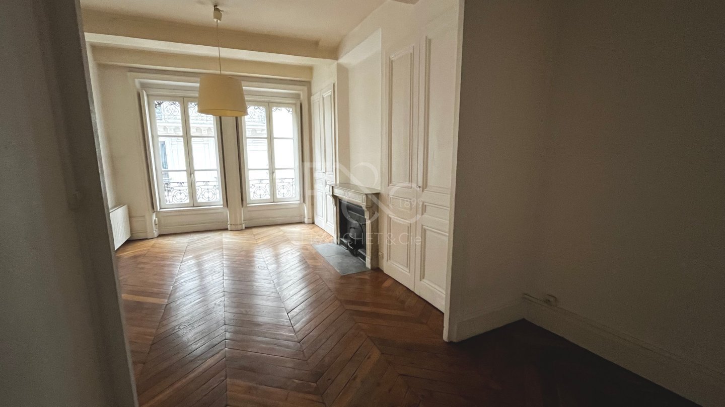 APPARTEMENT T2 A LOUER - LYON 2EME ARRONDISSEMENT - 52.94 m2 - 800�&euro; charges comprises par mois