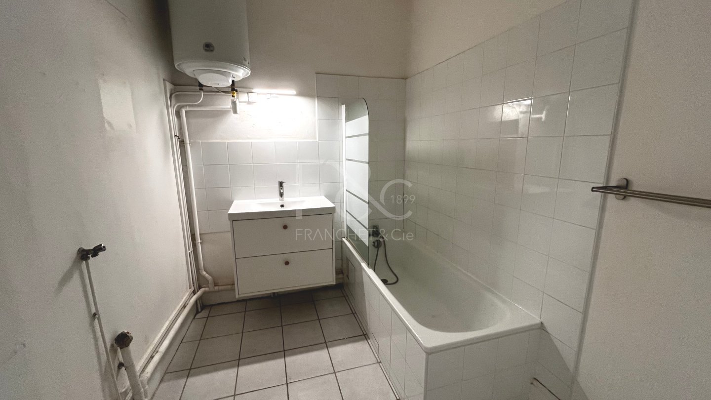 APPARTEMENT T2 A LOUER - LYON 2EME ARRONDISSEMENT - 52.94 m2 - 800�&euro; charges comprises par mois