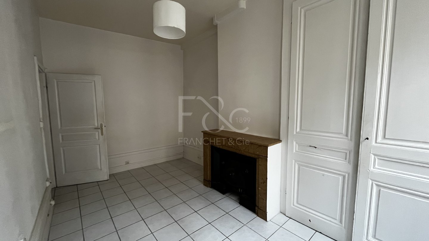 APPARTEMENT T2 A LOUER - LYON 2EME ARRONDISSEMENT - 52.94 m2 - 800�&euro; charges comprises par mois