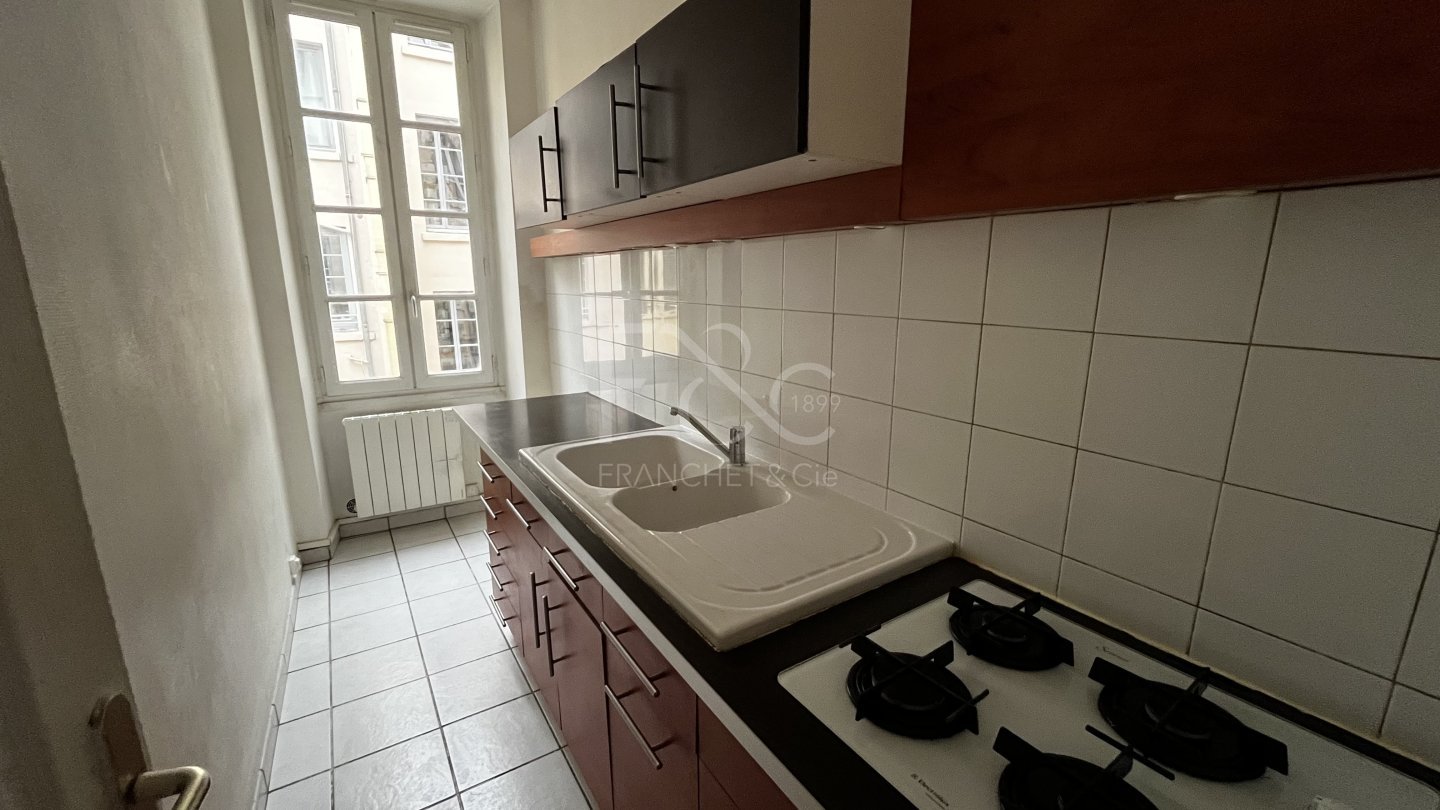 APPARTEMENT T2 A LOUER - LYON 2EME ARRONDISSEMENT - 52.94 m2 - 800�&euro; charges comprises par mois