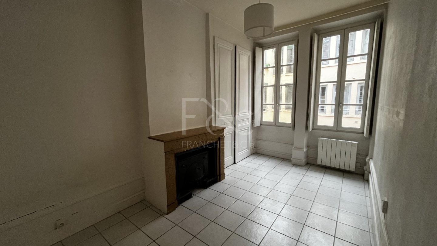 APPARTEMENT T2 A LOUER - LYON 2EME ARRONDISSEMENT - 52.94 m2 - 800�&euro; charges comprises par mois