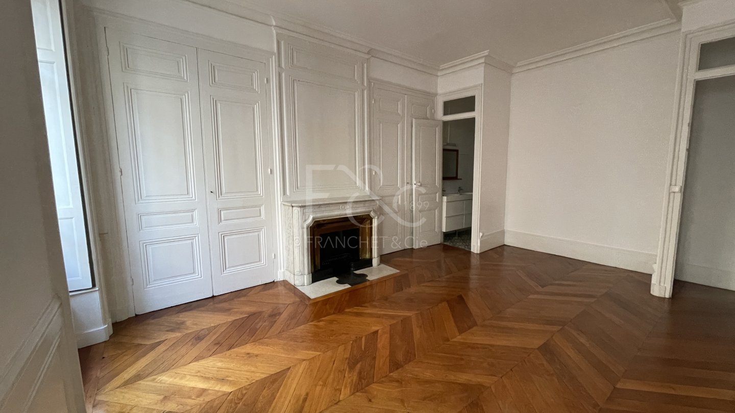 APPARTEMENT T2 A LOUER - LYON 2EME ARRONDISSEMENT - 58.07 m2 - 1�052�&euro; charges comprises par mois