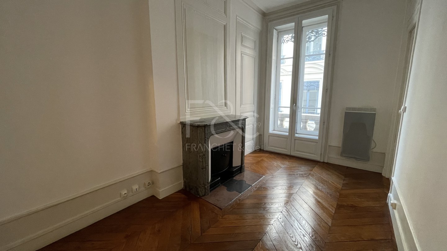 APPARTEMENT T2 A LOUER - LYON 2EME ARRONDISSEMENT - 58.07 m2 - 1�052�&euro; charges comprises par mois
