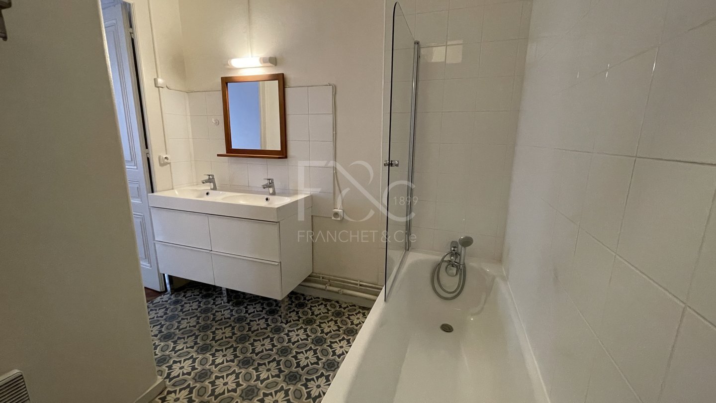 APPARTEMENT T2 A LOUER - LYON 2EME ARRONDISSEMENT - 58.07 m2 - 1�052�&euro; charges comprises par mois