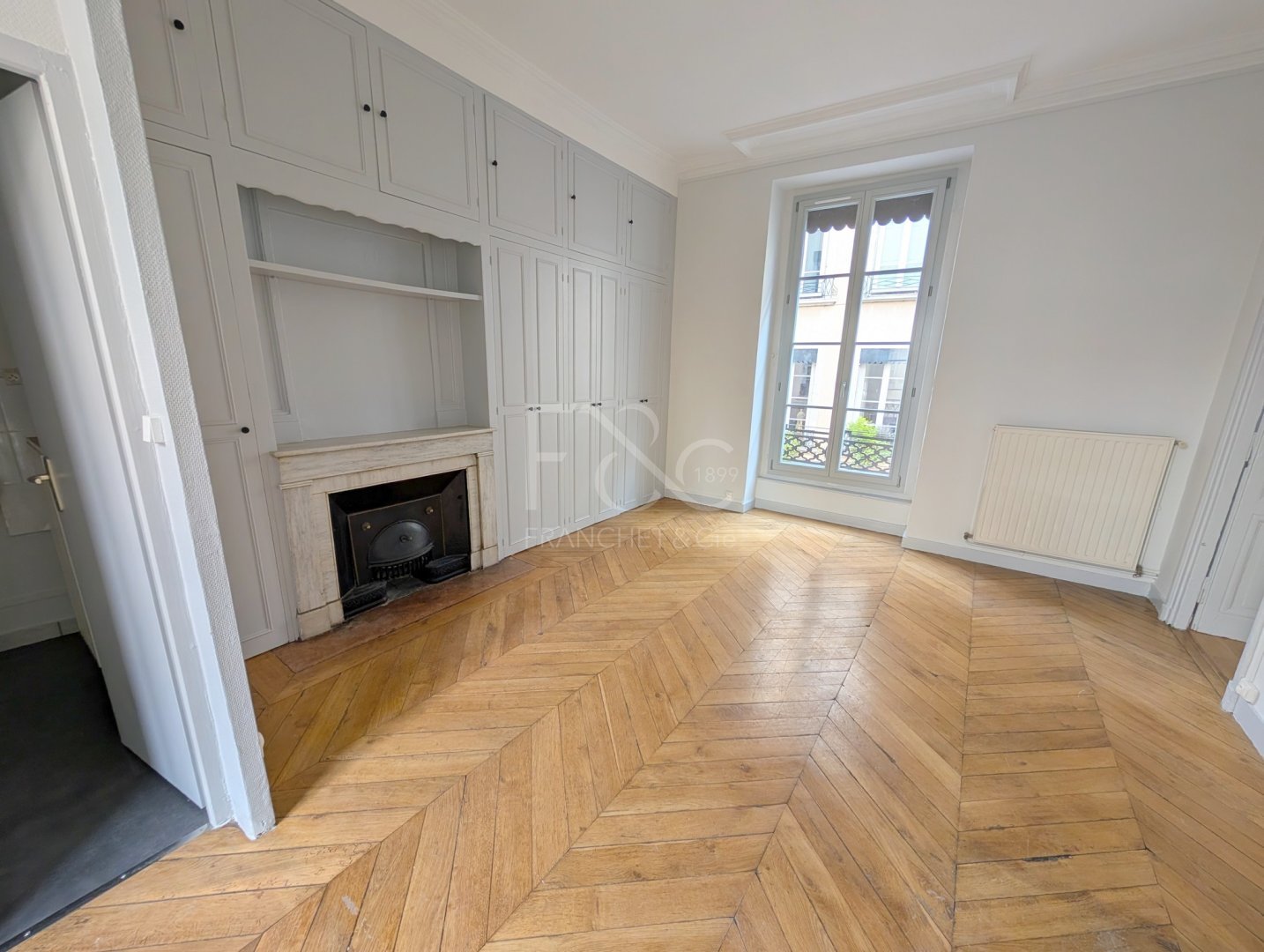 APPARTEMENT T2 A LOUER - LYON 2EME ARRONDISSEMENT - 49.79 m2 - 925�&euro; charges comprises par mois