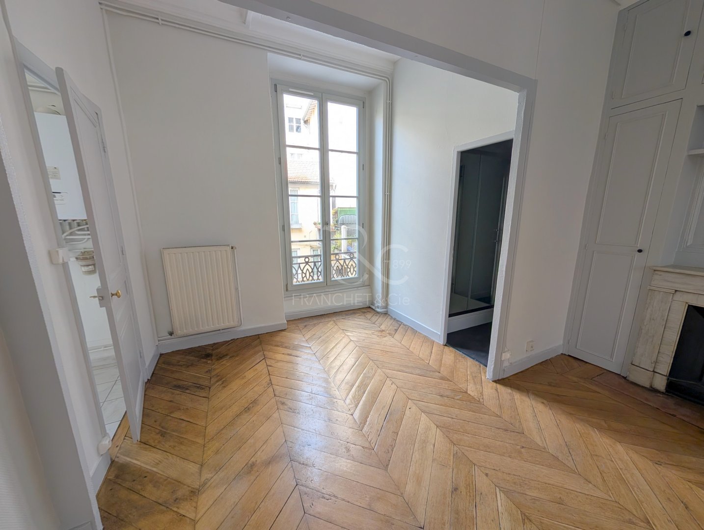 APPARTEMENT T2 A LOUER - LYON 2EME ARRONDISSEMENT - 49.79 m2 - 925�&euro; charges comprises par mois