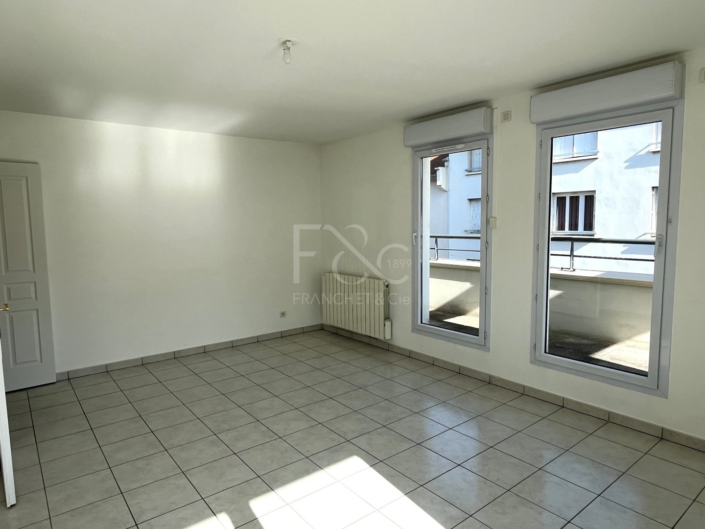 APPARTEMENT T2 A LOUER - LYON 3EME ARRONDISSEMENT - 53.24 m2 - 924 &euro; charges comprises par mois