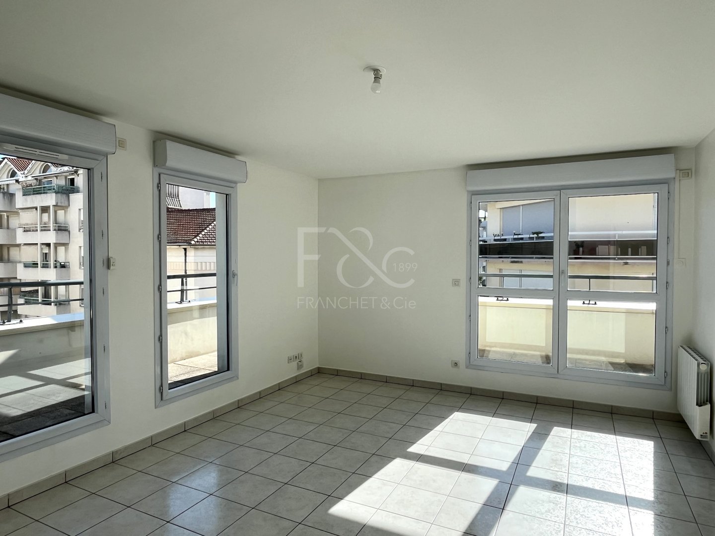 APPARTEMENT T2 A LOUER - LYON 3EME ARRONDISSEMENT - 53.24 m2 - 924 &euro; charges comprises par mois