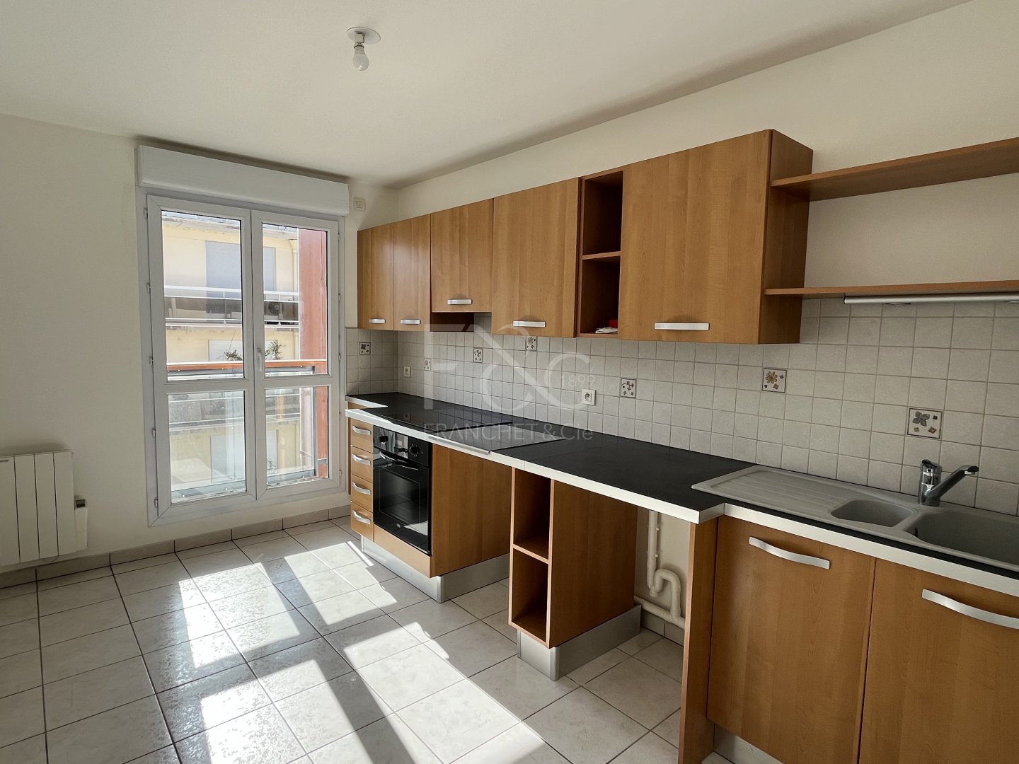 APPARTEMENT T2 A LOUER - LYON 3EME ARRONDISSEMENT - 53.24 m2 - 924 &euro; charges comprises par mois