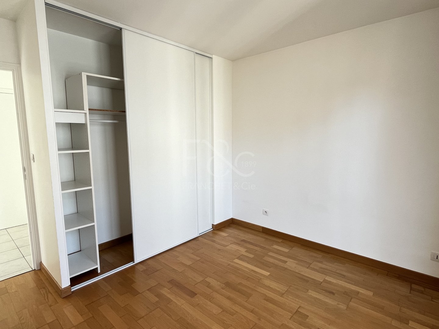 APPARTEMENT T2 A LOUER - LYON 3EME ARRONDISSEMENT - 53.24 m2 - 924 &euro; charges comprises par mois