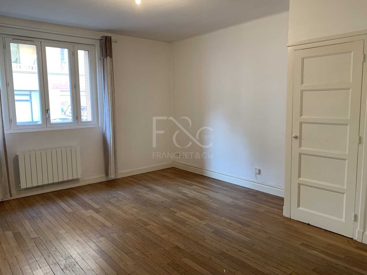 APPARTEMENT T2 A LOUER - LYON 3EME ARRONDISSEMENT - 42.32 m2 - 681 &euro; charges comprises par mois