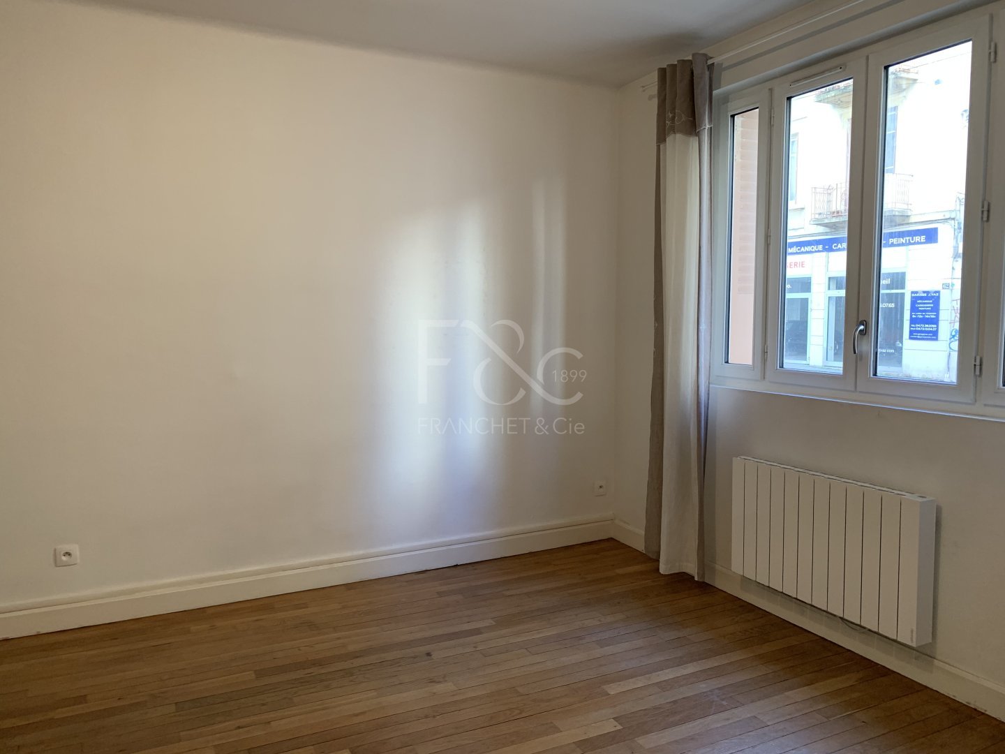 APPARTEMENT T2 A LOUER - LYON 3EME ARRONDISSEMENT - 42.32 m2 - 681 &euro; charges comprises par mois