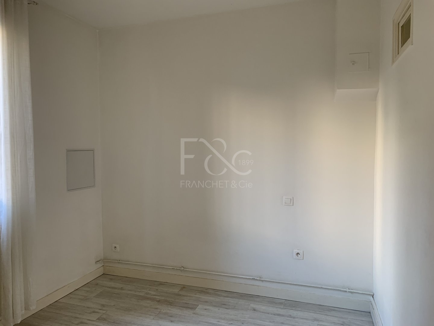 APPARTEMENT T2 A LOUER - LYON 3EME ARRONDISSEMENT - 42.32 m2 - 681 &euro; charges comprises par mois