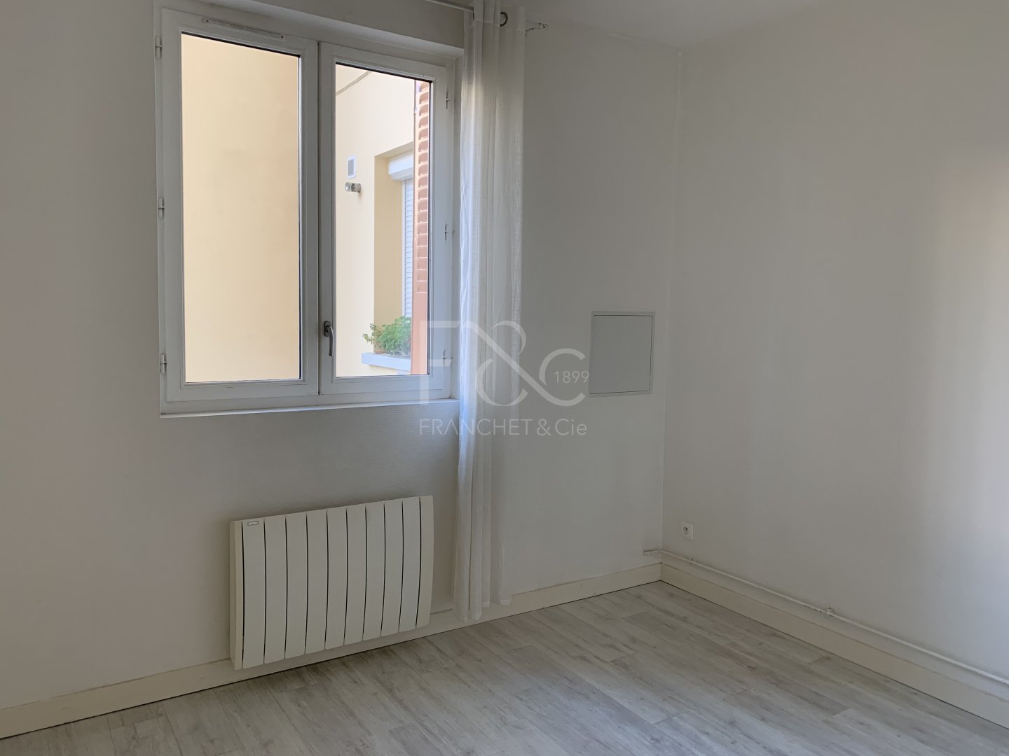 APPARTEMENT T2 A LOUER - LYON 3EME ARRONDISSEMENT - 42.32 m2 - 681 &euro; charges comprises par mois