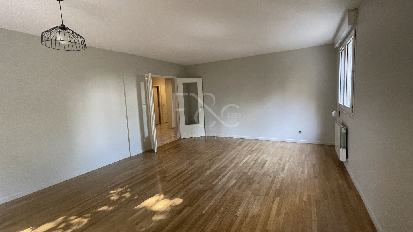 APPARTEMENT T2 A LOUER - LYON 3EME ARRONDISSEMENT - 64.18 m2 - 916�&euro; charges comprises par mois