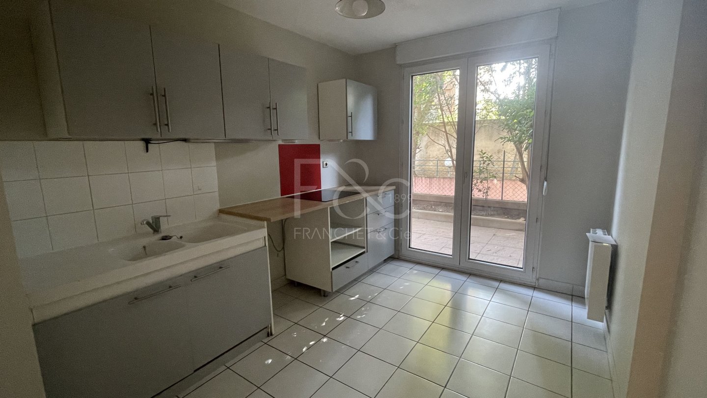 APPARTEMENT T2 A LOUER - LYON 3EME ARRONDISSEMENT - 64.18 m2 - 916�&euro; charges comprises par mois