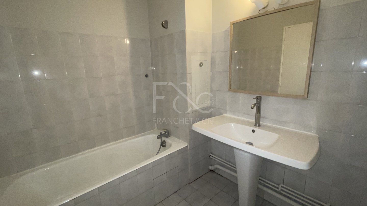 APPARTEMENT T2 A LOUER - LYON 3EME ARRONDISSEMENT - 64.18 m2 - 916�&euro; charges comprises par mois