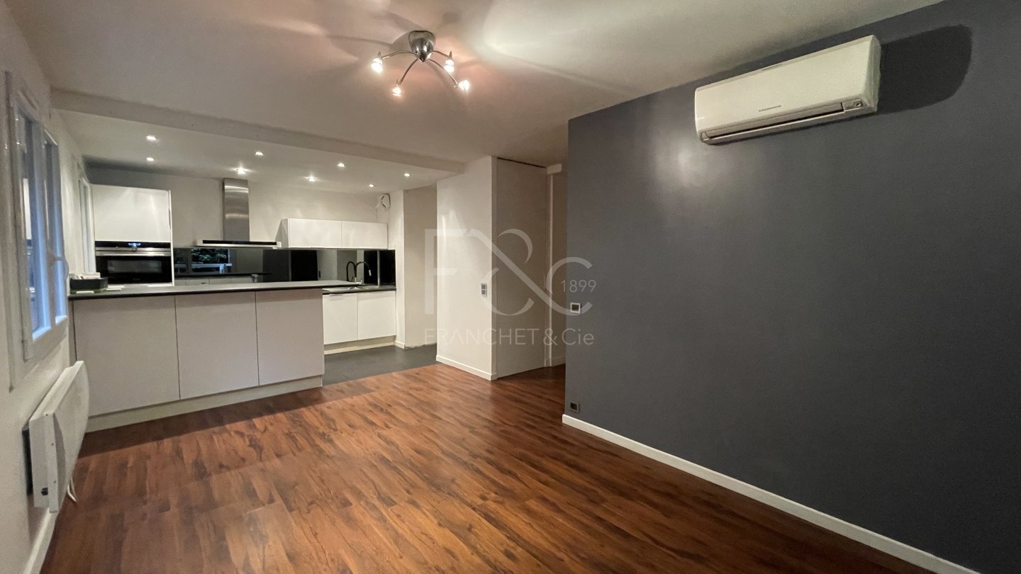APPARTEMENT T2 A LOUER - LYON 4EME ARRONDISSEMENT - 48.02 m2 - 786 &euro; charges comprises par mois