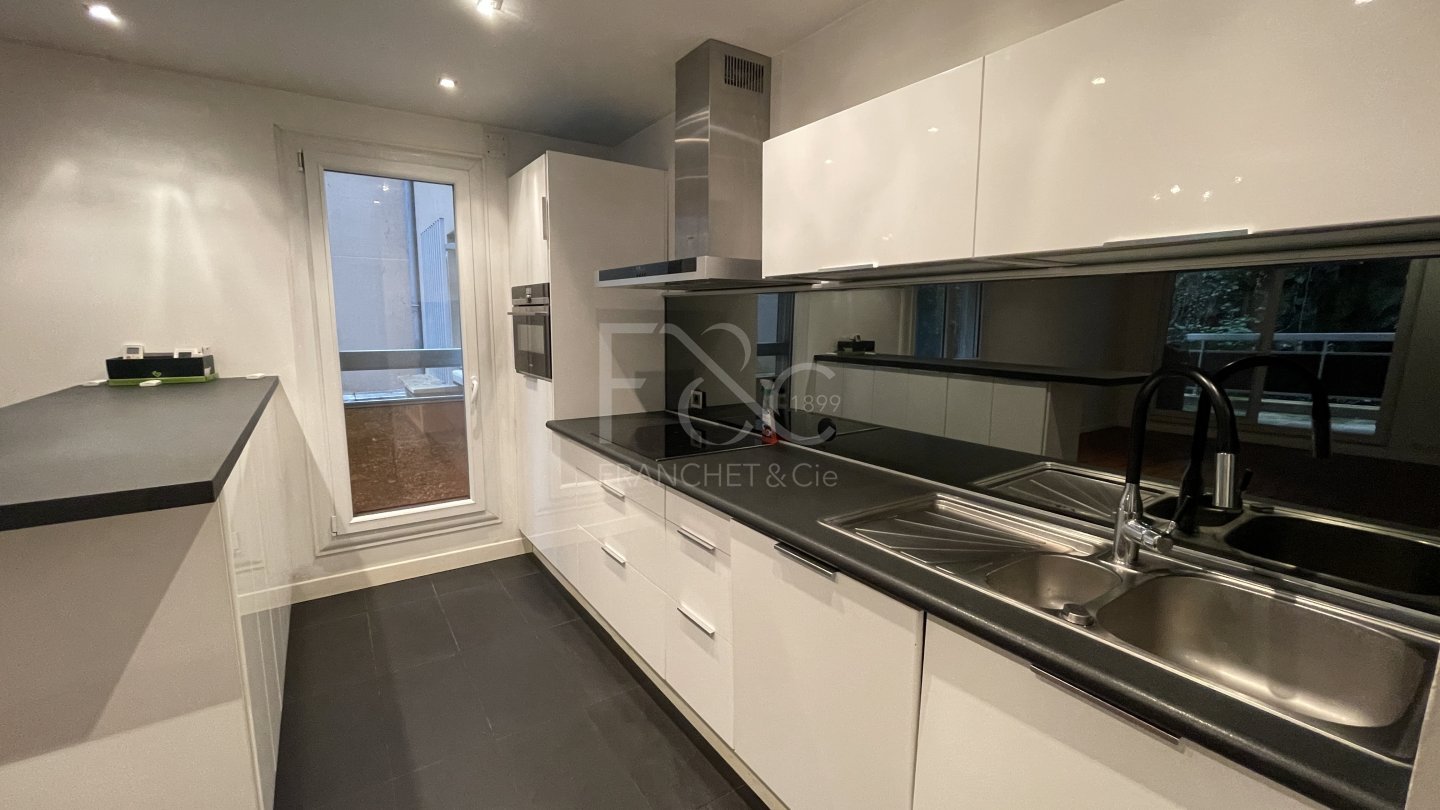 APPARTEMENT T2 A LOUER - LYON 4EME ARRONDISSEMENT - 48.02 m2 - 786 &euro; charges comprises par mois