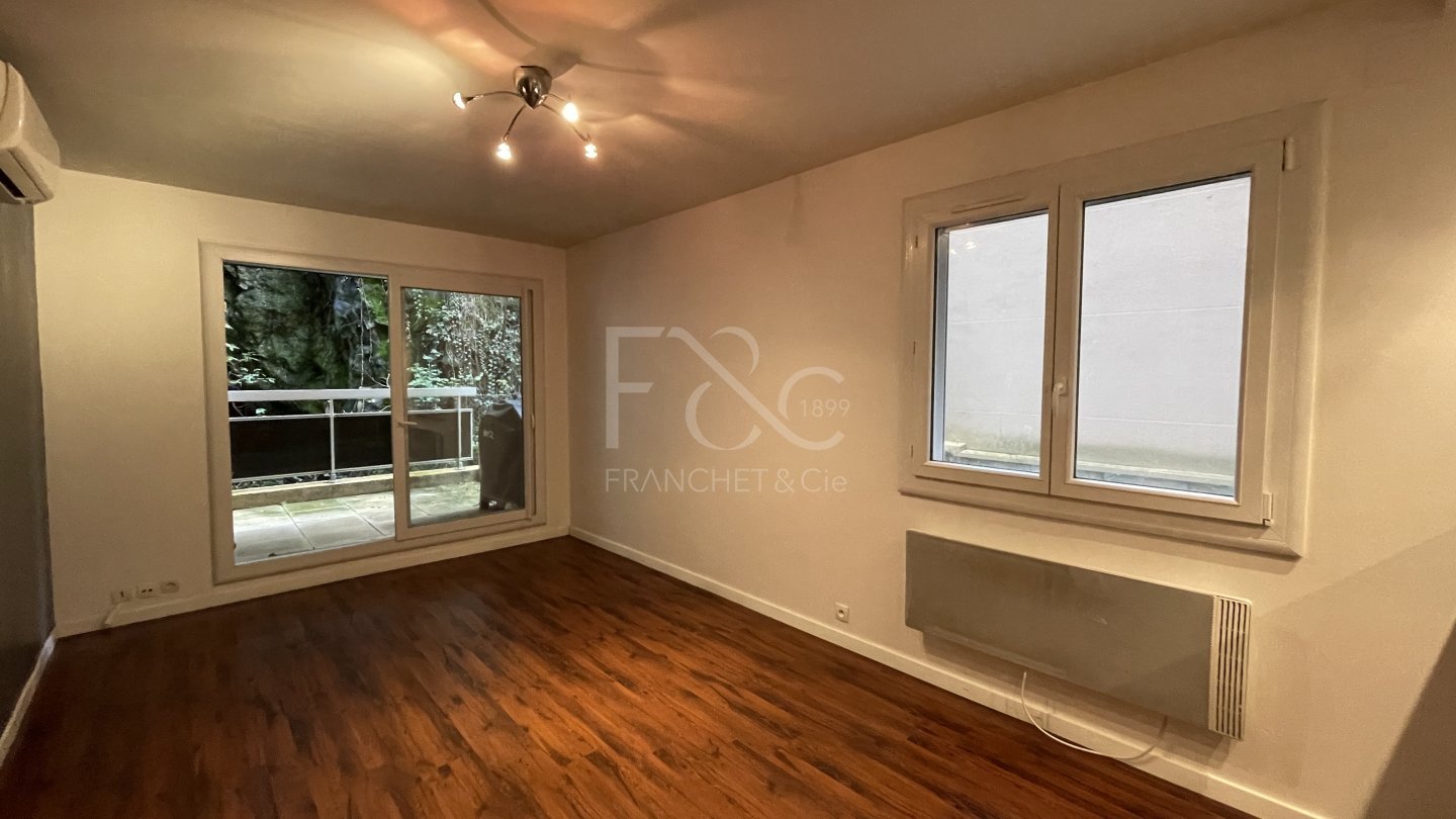 APPARTEMENT T2 A LOUER - LYON 4EME ARRONDISSEMENT - 48.02 m2 - 786 &euro; charges comprises par mois