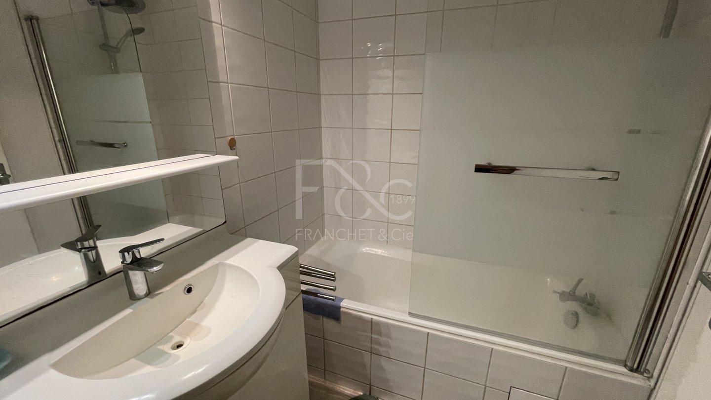 APPARTEMENT T2 A LOUER - LYON 4EME ARRONDISSEMENT - 48.02 m2 - 786 &euro; charges comprises par mois