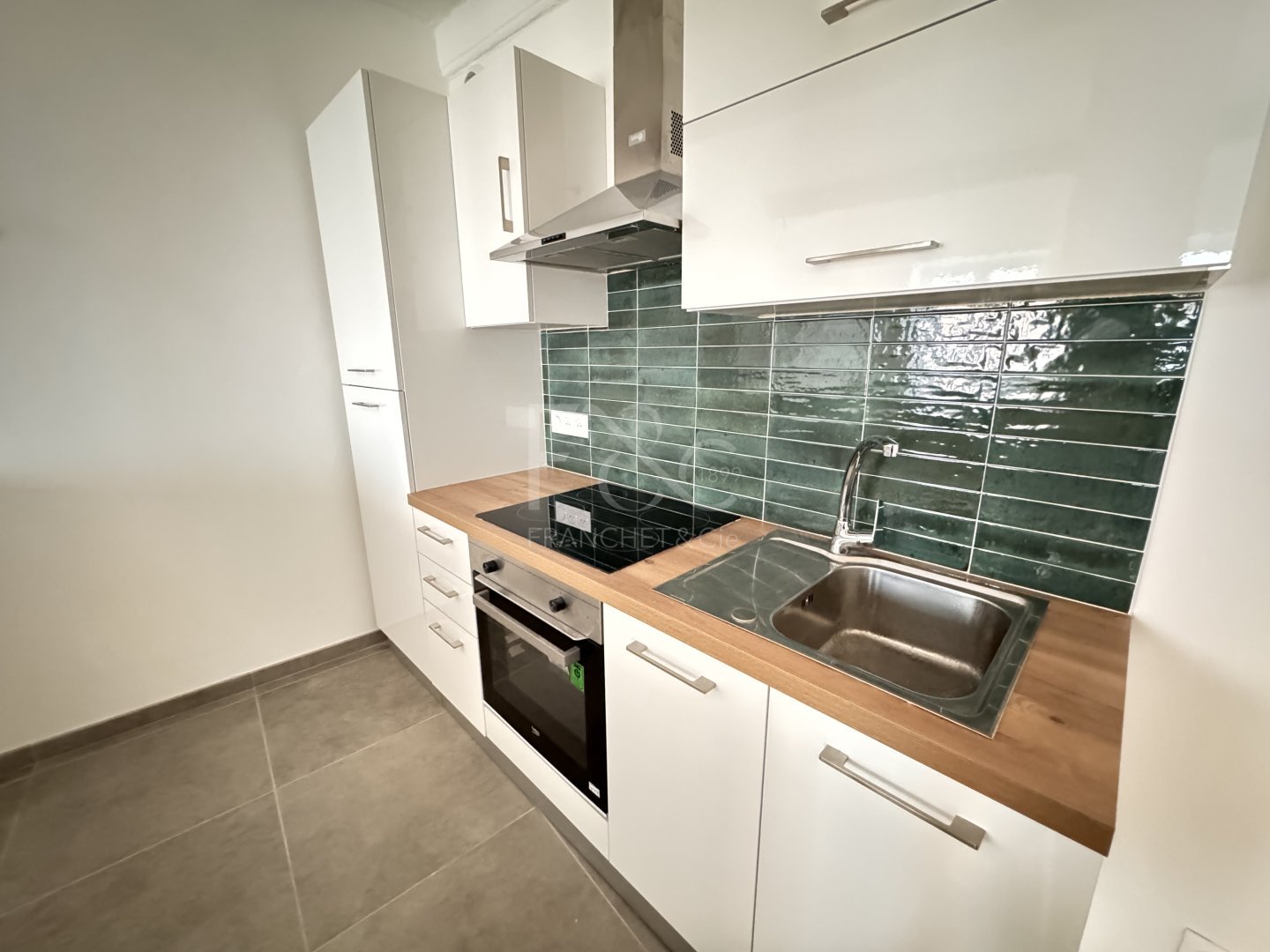APPARTEMENT T2 A LOUER - LYON 4EME ARRONDISSEMENT - 46.73 m2 - 871 &euro; charges comprises par mois