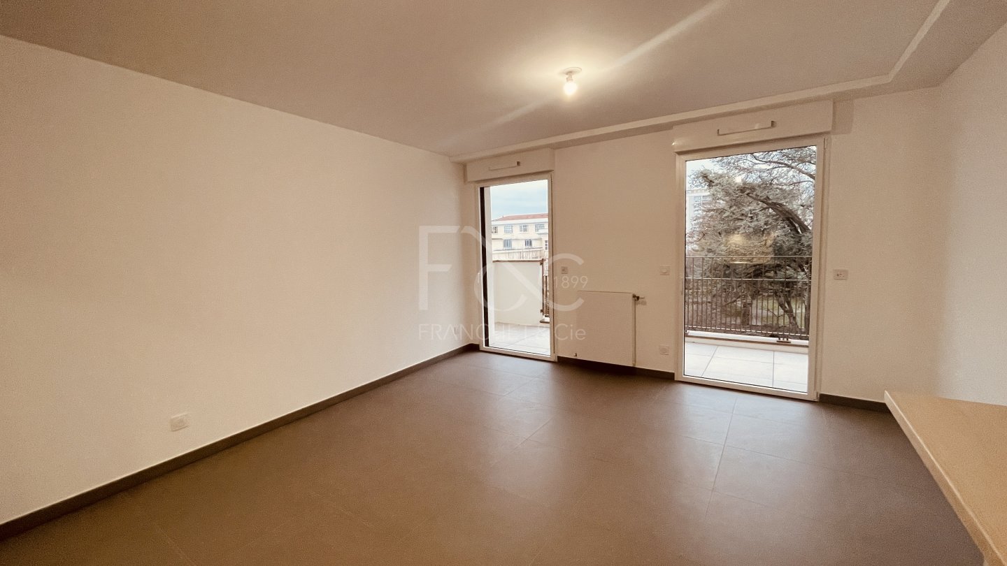 APPARTEMENT T2 - LYON 4EME ARRONDISSEMENT - 53,18 m2 - LOUÉ