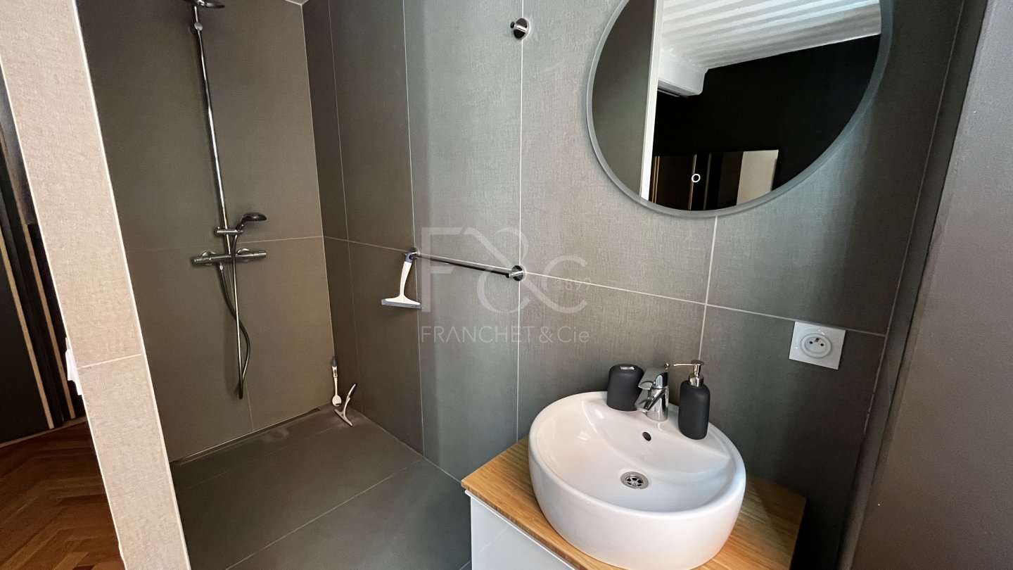 APPARTEMENT T2 A LOUER - LYON 5EME ARRONDISSEMENT - 44.84 m2 - 920 &euro; charges comprises par mois