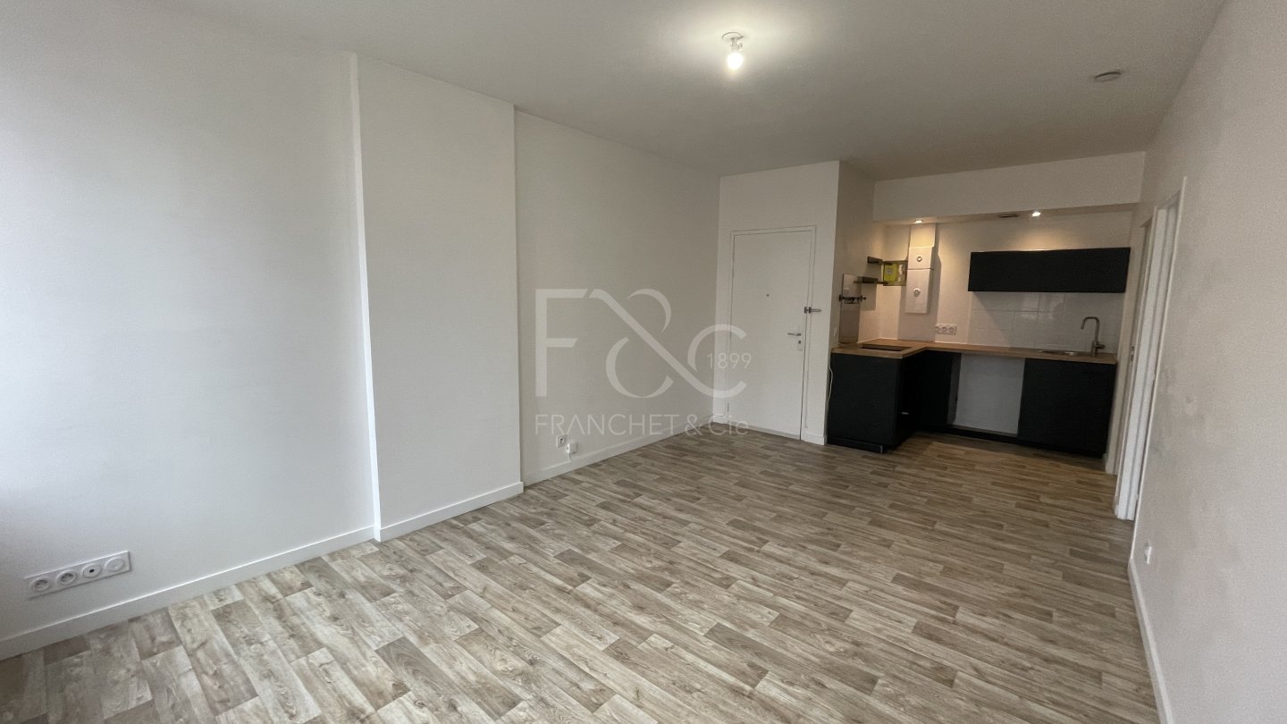APPARTEMENT T2 A LOUER - LYON 5EME ARRONDISSEMENT - 40.31 m2 - 840 &euro; charges comprises par mois