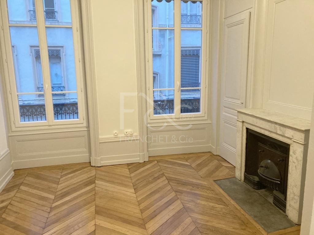 APPARTEMENT T2 A LOUER - LYON 6EME ARRONDISSEMENT - 45.37 m2 - 819 &euro; charges comprises par mois
