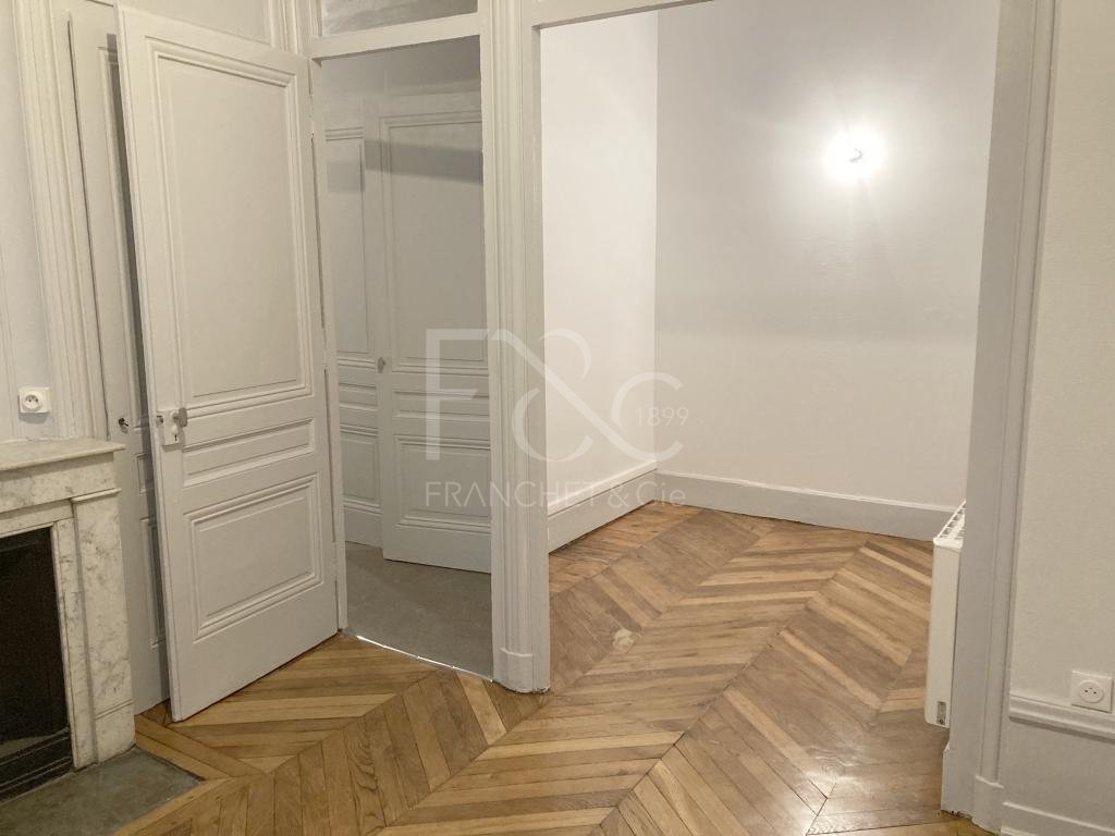 APPARTEMENT T2 A LOUER - LYON 6EME ARRONDISSEMENT - 45.37 m2 - 819 &euro; charges comprises par mois