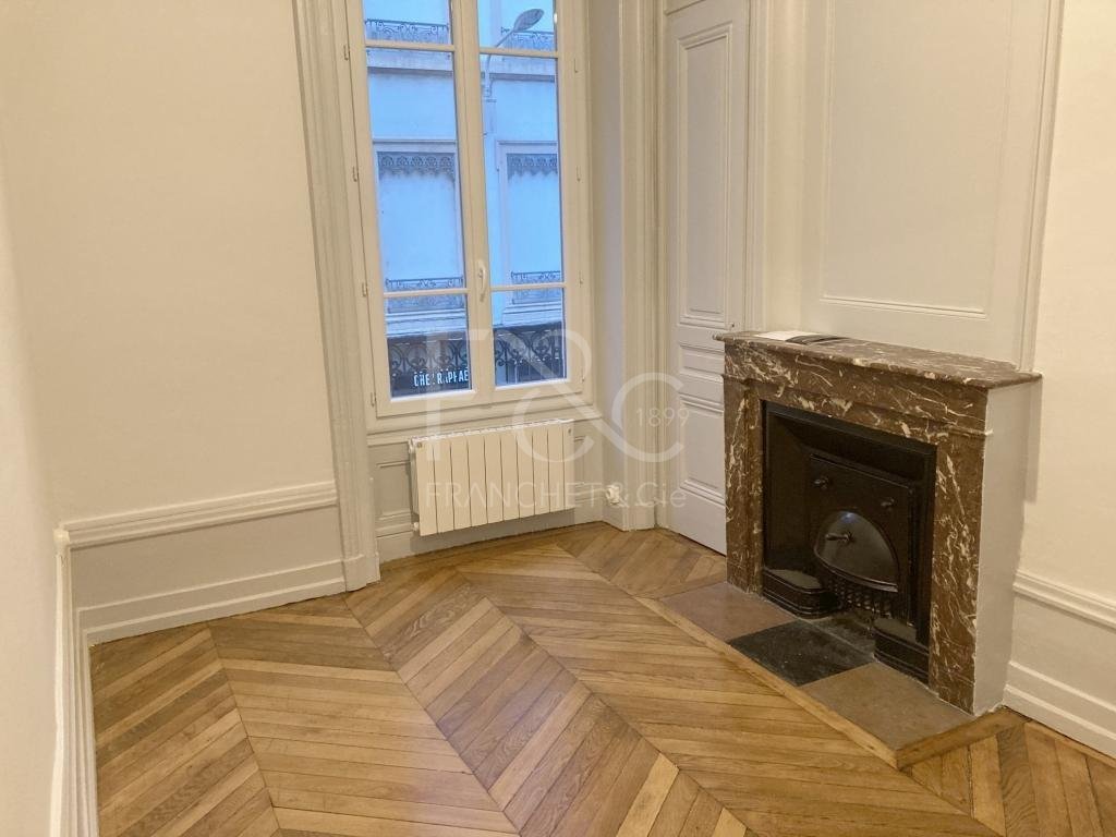 APPARTEMENT T2 A LOUER - LYON 6EME ARRONDISSEMENT - 45.37 m2 - 819 &euro; charges comprises par mois