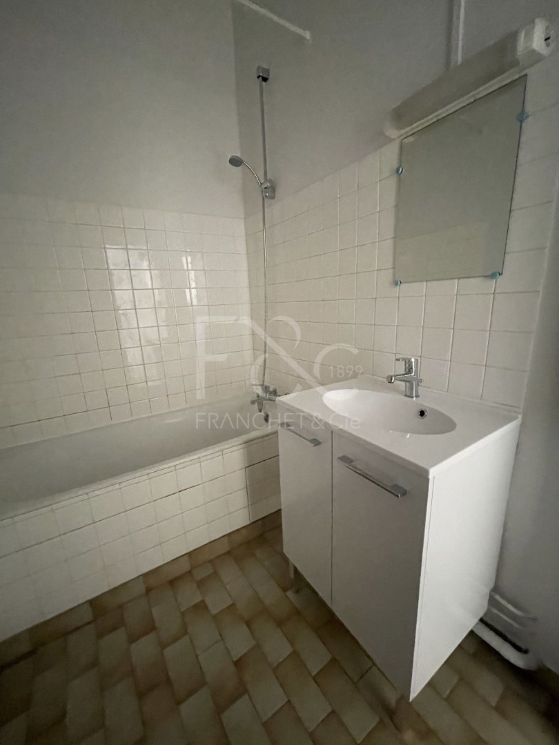 APPARTEMENT T2 A LOUER - LYON 6EME ARRONDISSEMENT - 45.58 m2 - 752 &euro; charges comprises par mois