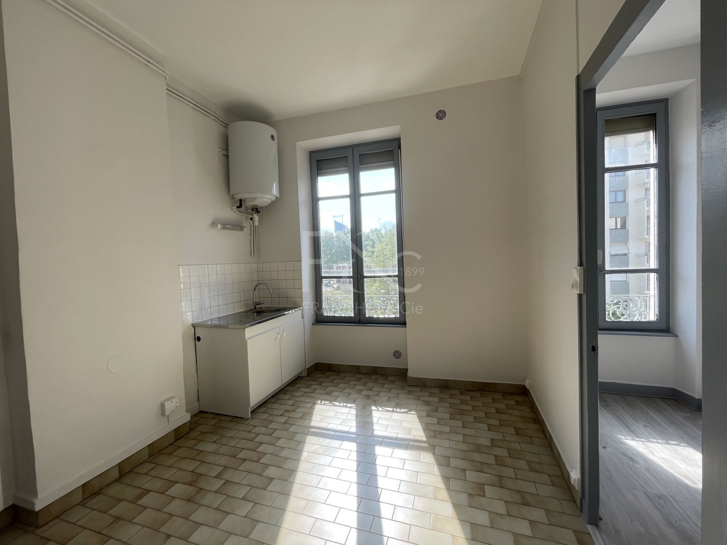APPARTEMENT T2 A LOUER - LYON 6EME ARRONDISSEMENT - 45.58 m2 - 752 &euro; charges comprises par mois