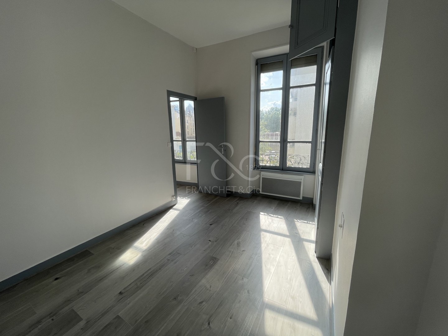 APPARTEMENT T2 A LOUER - LYON 6EME ARRONDISSEMENT - 45.58 m2 - 752 &euro; charges comprises par mois