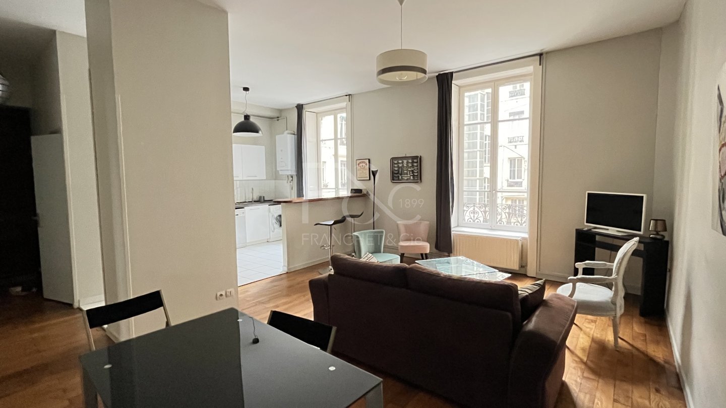 APPARTEMENT T2 A LOUER - LYON 6EME ARRONDISSEMENT - 67.47 m2 - 1 217 &euro; charges comprises par mois