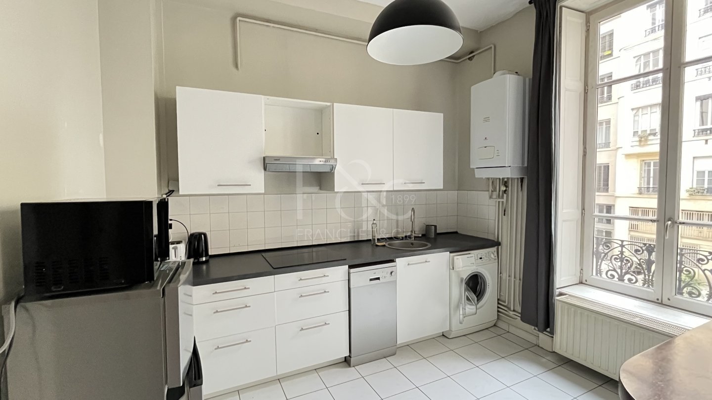 APPARTEMENT T2 A LOUER - LYON 6EME ARRONDISSEMENT - 67.47 m2 - 1 217 &euro; charges comprises par mois