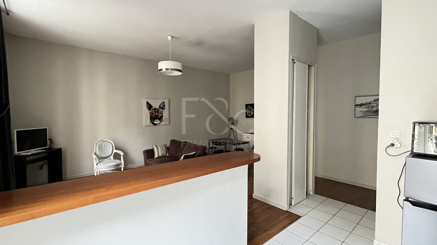 APPARTEMENT T2 A LOUER - LYON 6EME ARRONDISSEMENT - 67.47 m2 - 1 217 &euro; charges comprises par mois