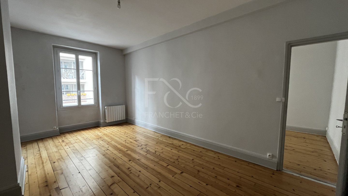 APPARTEMENT T2 A LOUER - LYON 7EME ARRONDISSEMENT - 58.26 m2 - 893 &euro; charges comprises par mois