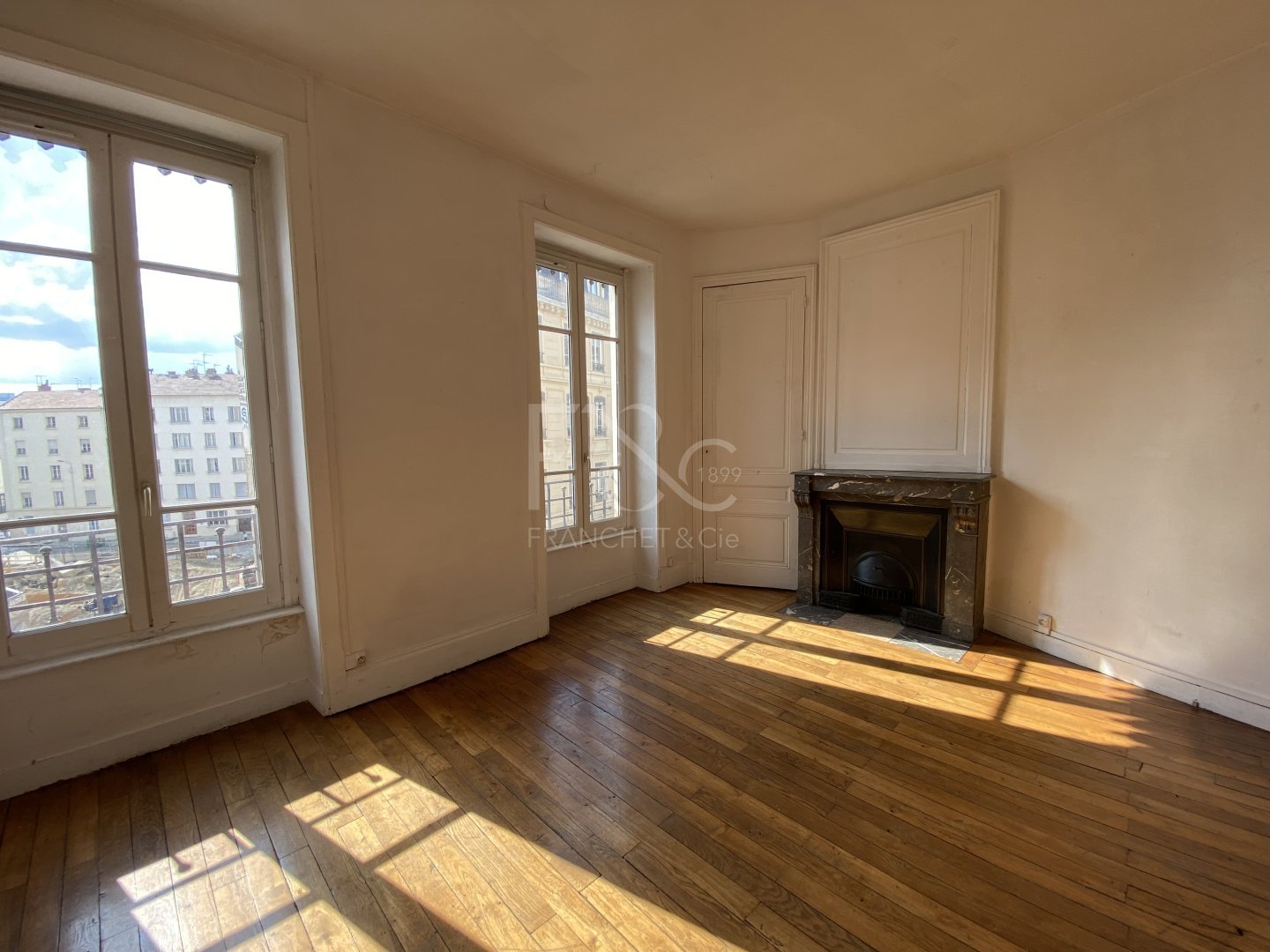 APPARTEMENT T2 A LOUER - LYON 7EME ARRONDISSEMENT - 51.3 m2 - 810 &euro; charges comprises par mois