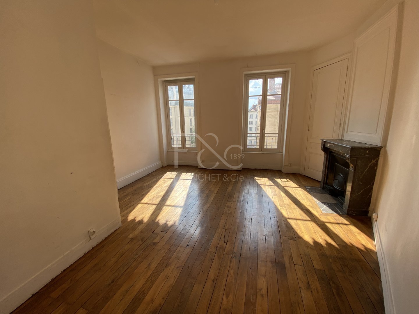 APPARTEMENT T2 A LOUER - LYON 7EME ARRONDISSEMENT - 51.3 m2 - 810 &euro; charges comprises par mois