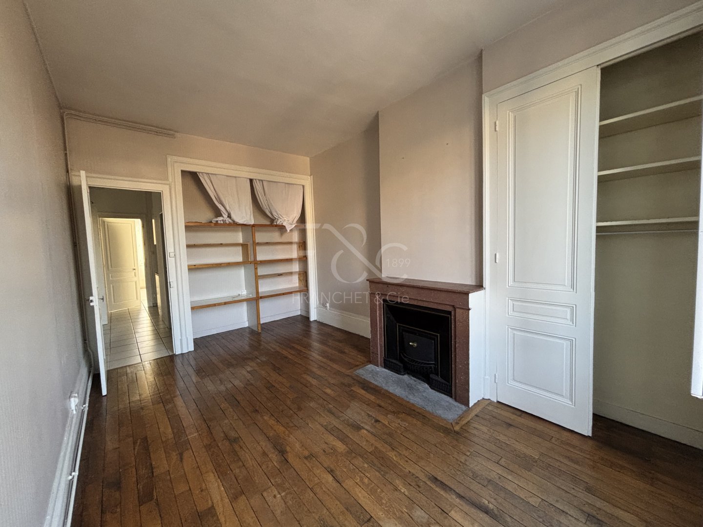 APPARTEMENT T2 A LOUER - LYON 7EME ARRONDISSEMENT - 41 m2 - 729 &euro; charges comprises par mois