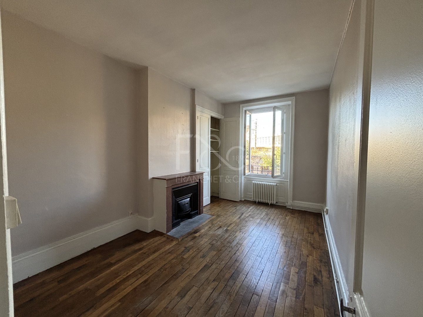 APPARTEMENT T2 A LOUER - LYON 7EME ARRONDISSEMENT - 41 m2 - 729 &euro; charges comprises par mois