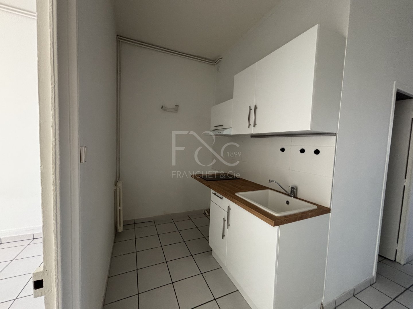 APPARTEMENT T2 A LOUER - LYON 7EME ARRONDISSEMENT - 41 m2 - 729 &euro; charges comprises par mois