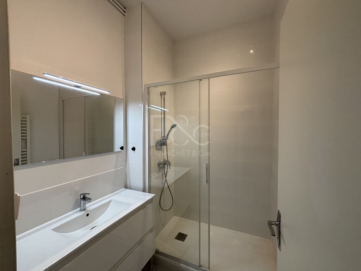 APPARTEMENT T2 A LOUER - LYON 7EME ARRONDISSEMENT - 41 m2 - 729 &euro; charges comprises par mois