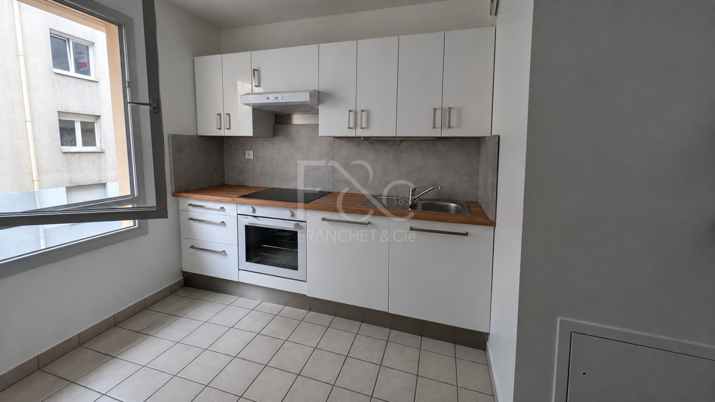 APPARTEMENT T2 A LOUER - LYON 7EME ARRONDISSEMENT - 55.03 m2 - 826 &euro; charges comprises par mois
