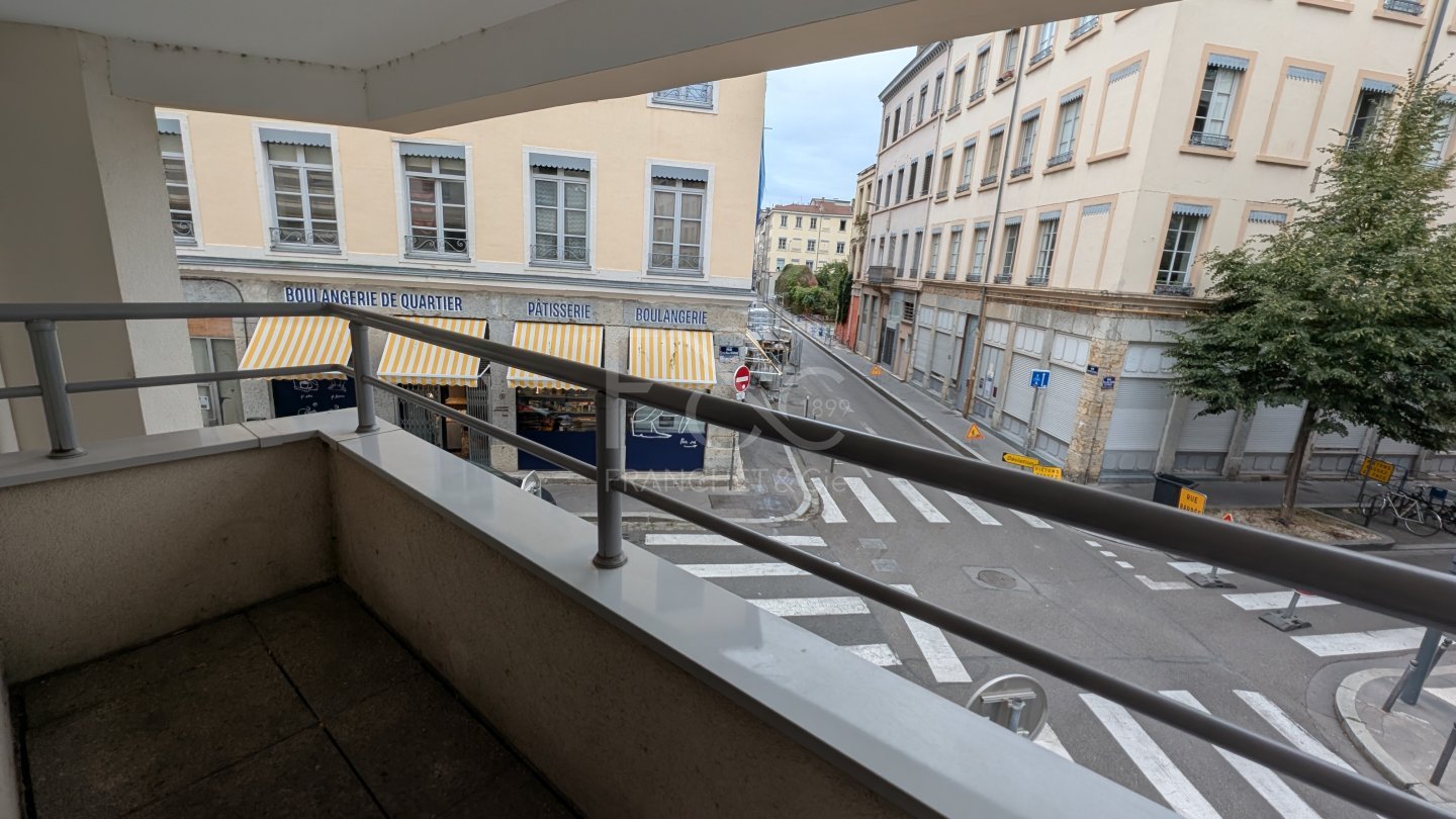 APPARTEMENT T2 A LOUER - LYON 7EME ARRONDISSEMENT - 55.03 m2 - 826 &euro; charges comprises par mois