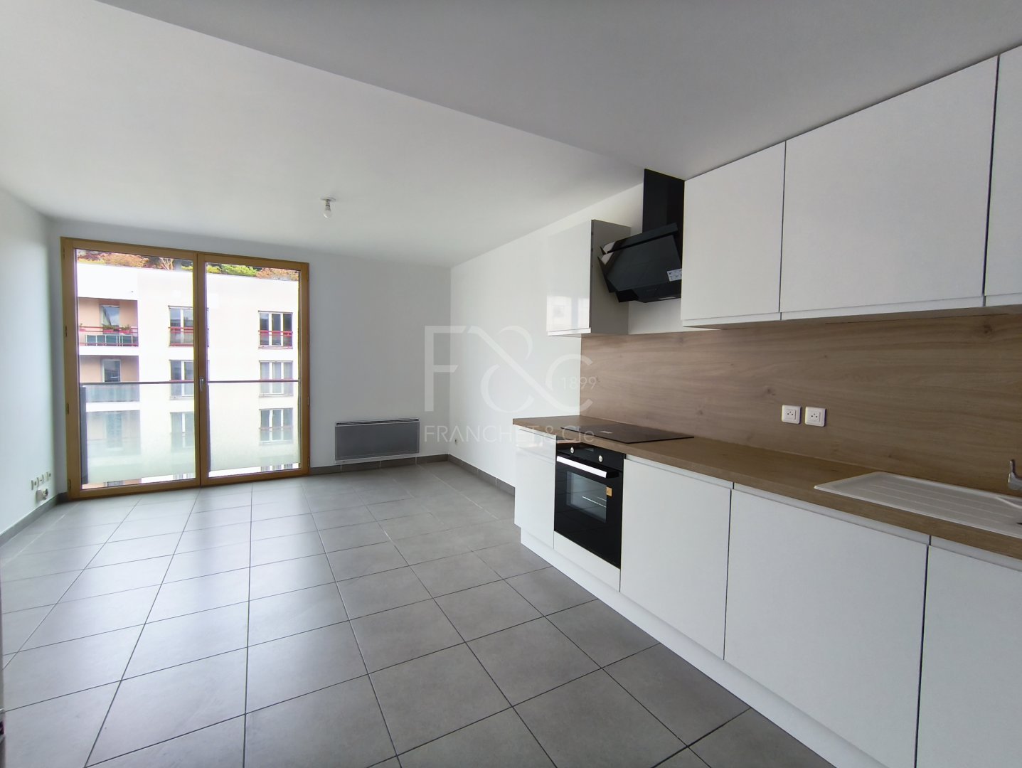 APPARTEMENT T2 A LOUER - LYON 7EME ARRONDISSEMENT - 40.5 m2 - 873 &euro; charges comprises par mois